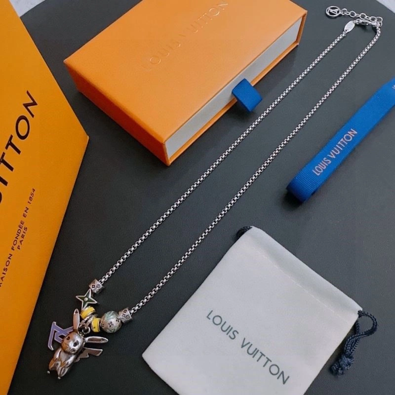 Lightweight Louis Vuitton Necklaces 249381