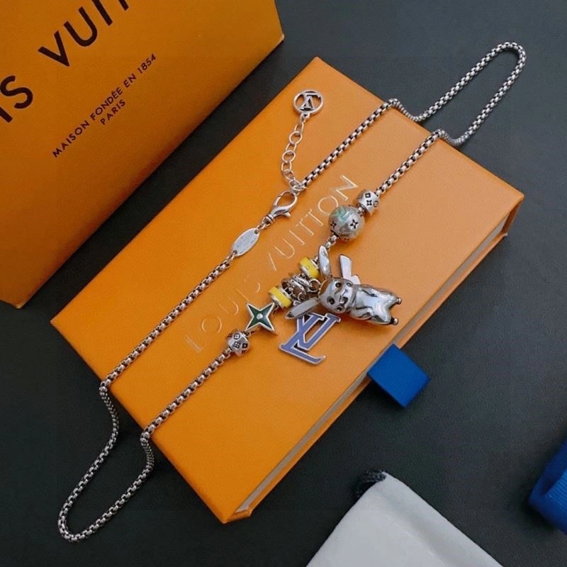 Lightweight Louis Vuitton Necklaces 249381