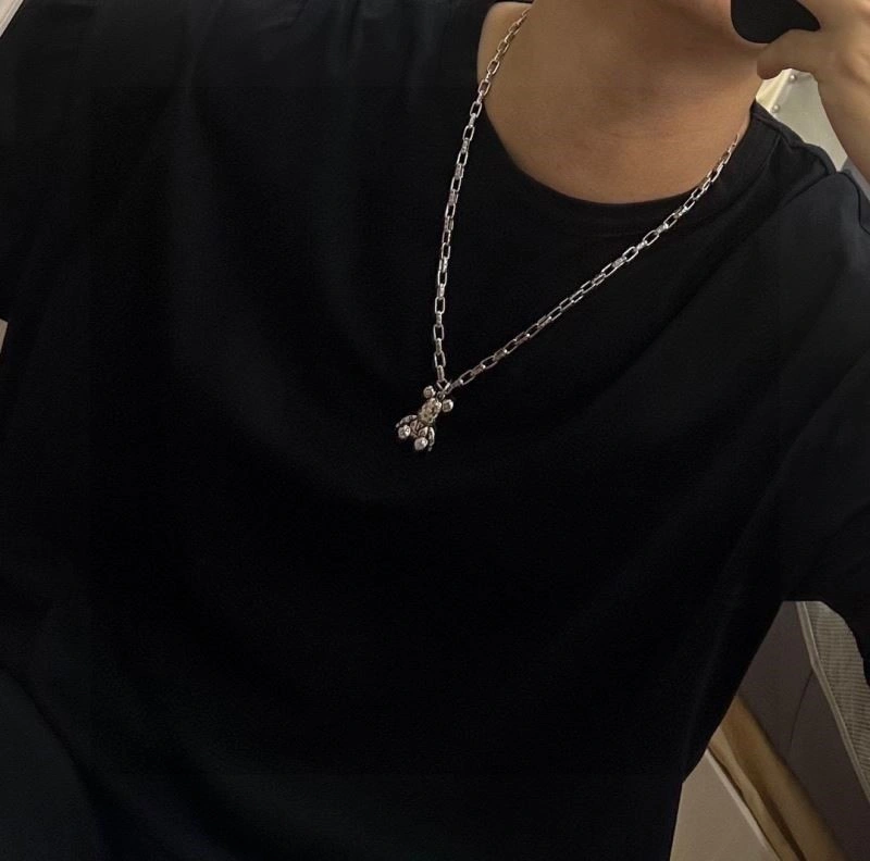 Contemporary Louis Vuitton Necklaces 249377