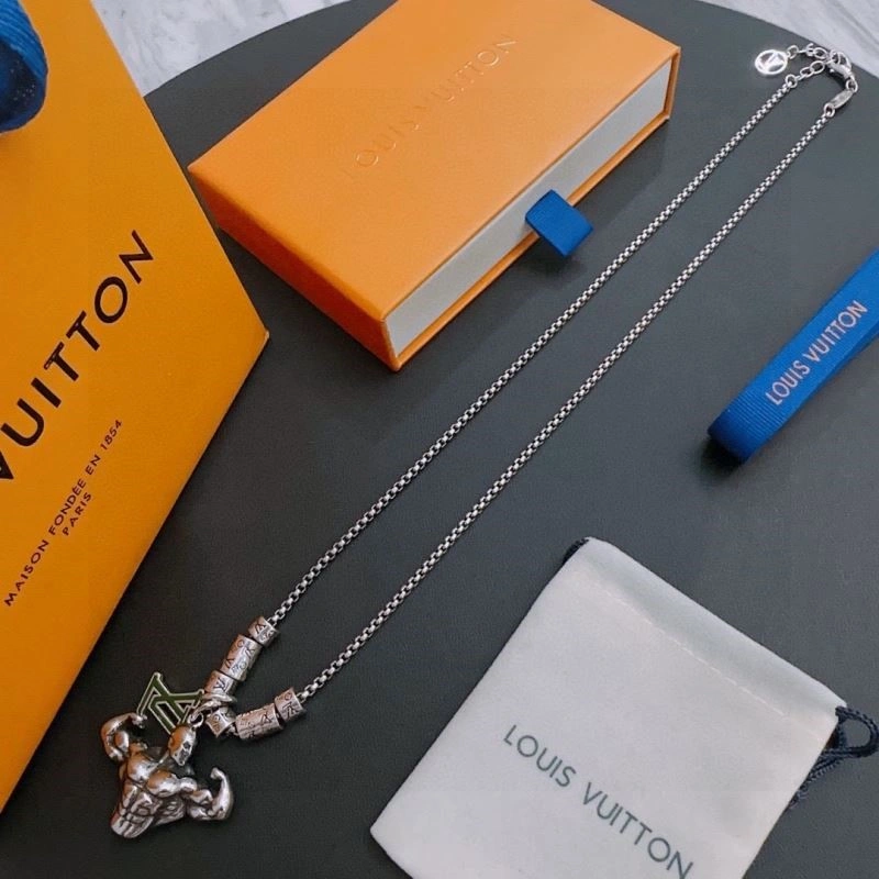 Louis Vuitton Necklaces EyeCatching 249357