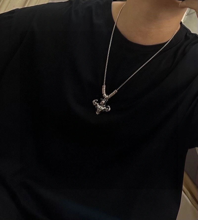 Louis Vuitton Necklaces EyeCatching 249357