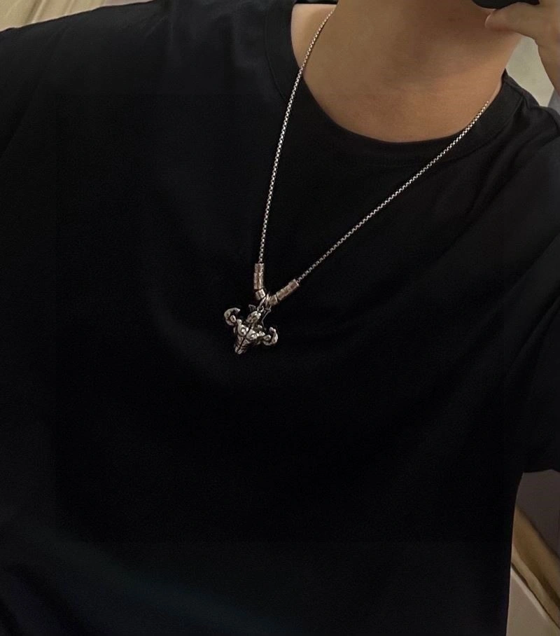Louis Vuitton Necklaces EyeCatching 249357
