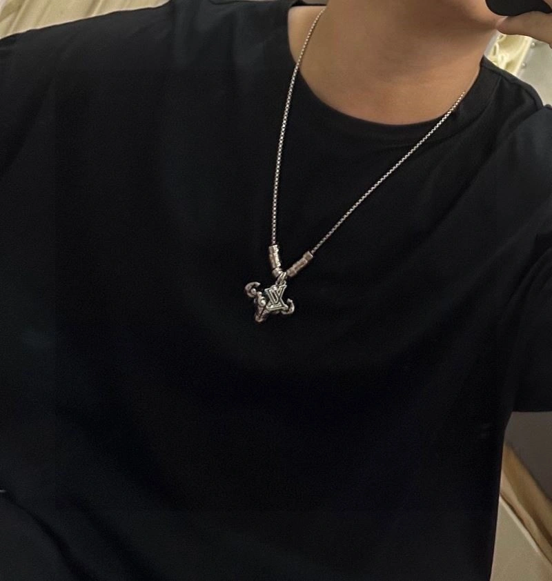 Louis Vuitton Necklaces EyeCatching 249357