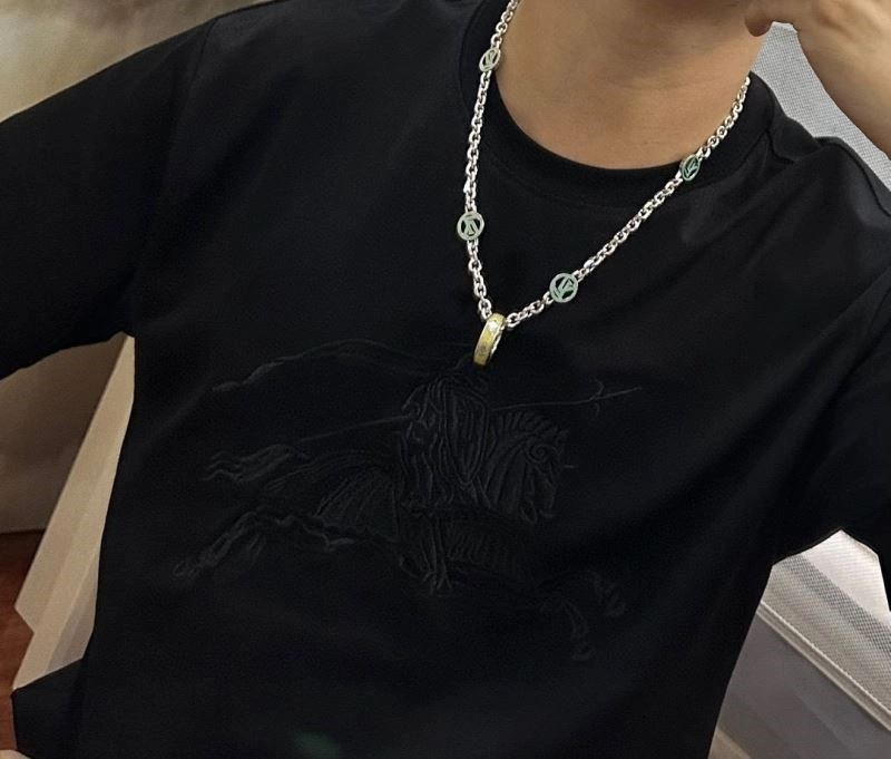 Bold Louis Vuitton Necklaces 249371