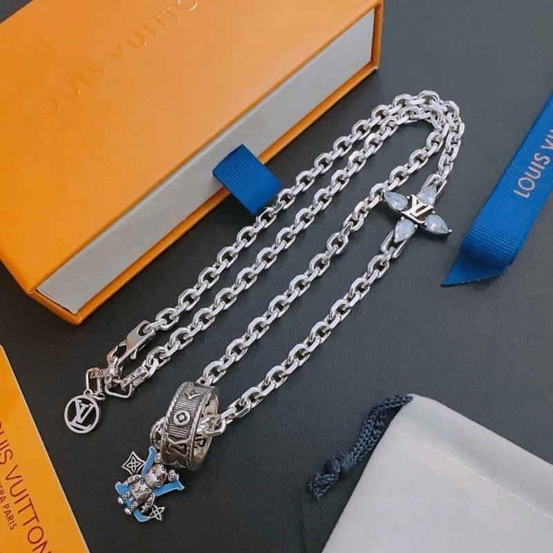 Versatile Louis Vuitton Necklaces 249375