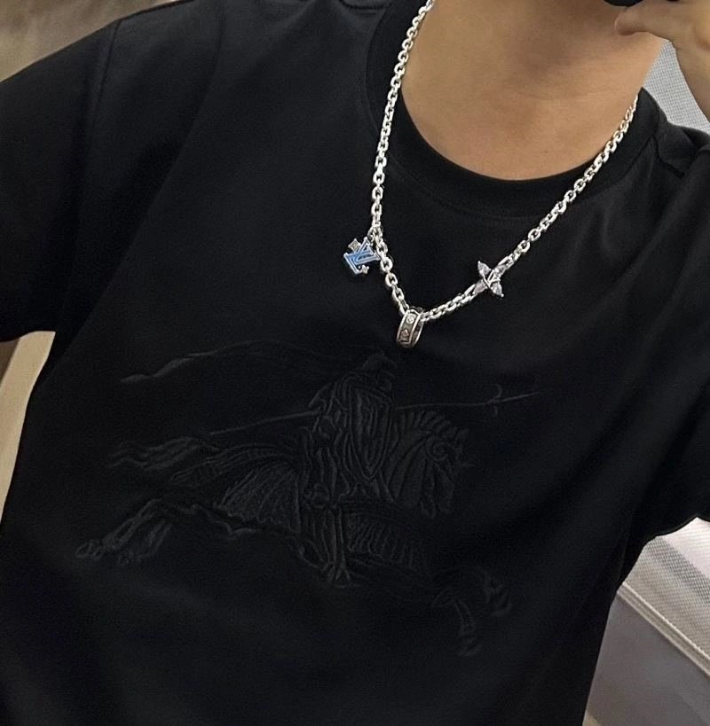 Versatile Louis Vuitton Necklaces 249375