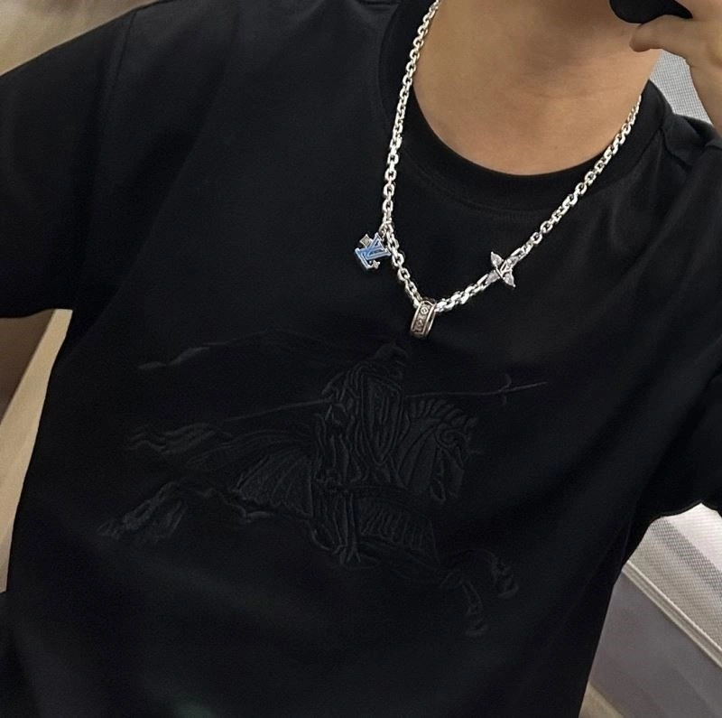 Versatile Louis Vuitton Necklaces 249375