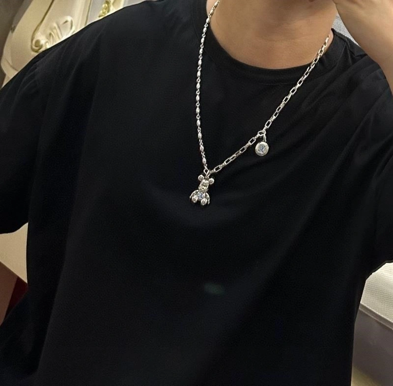 Louis Vuitton Necklaces Premium 249359