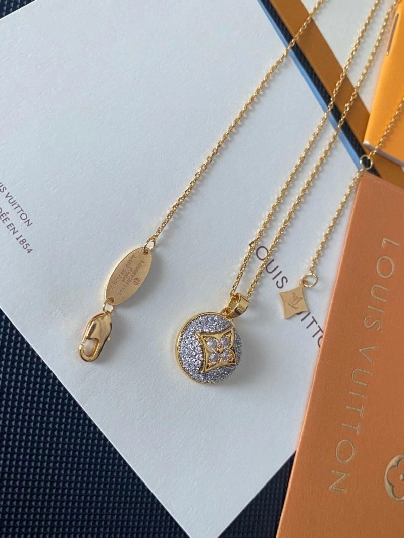 WeatherProof Louis Vuitton Necklaces 249354