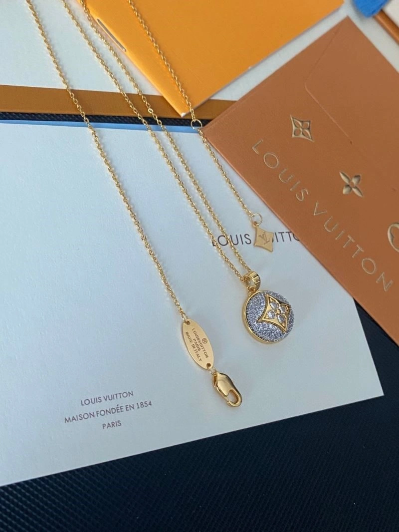 WeatherProof Louis Vuitton Necklaces 249354