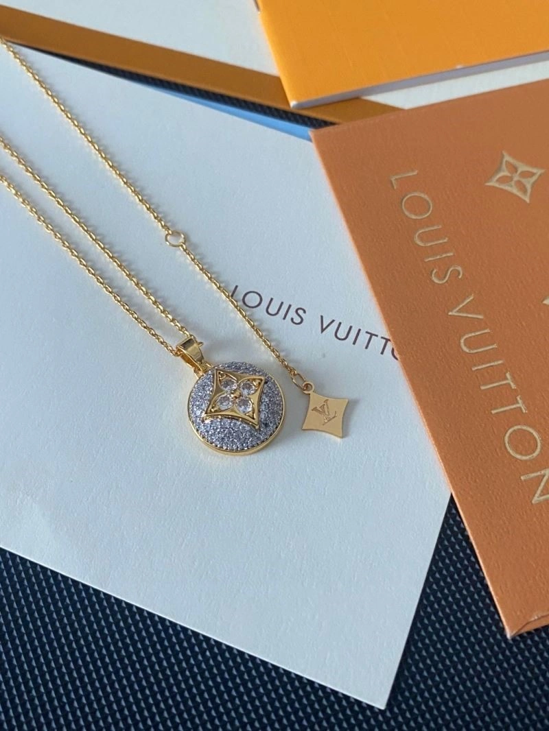 WeatherProof Louis Vuitton Necklaces 249354