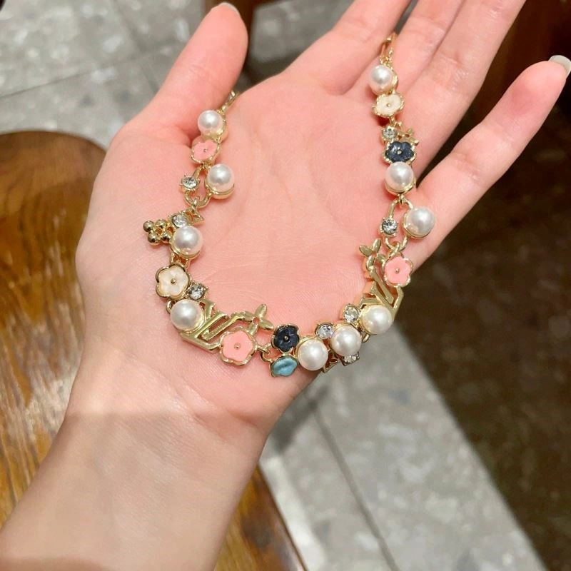Louis Vuitton Necklaces Bright 249367