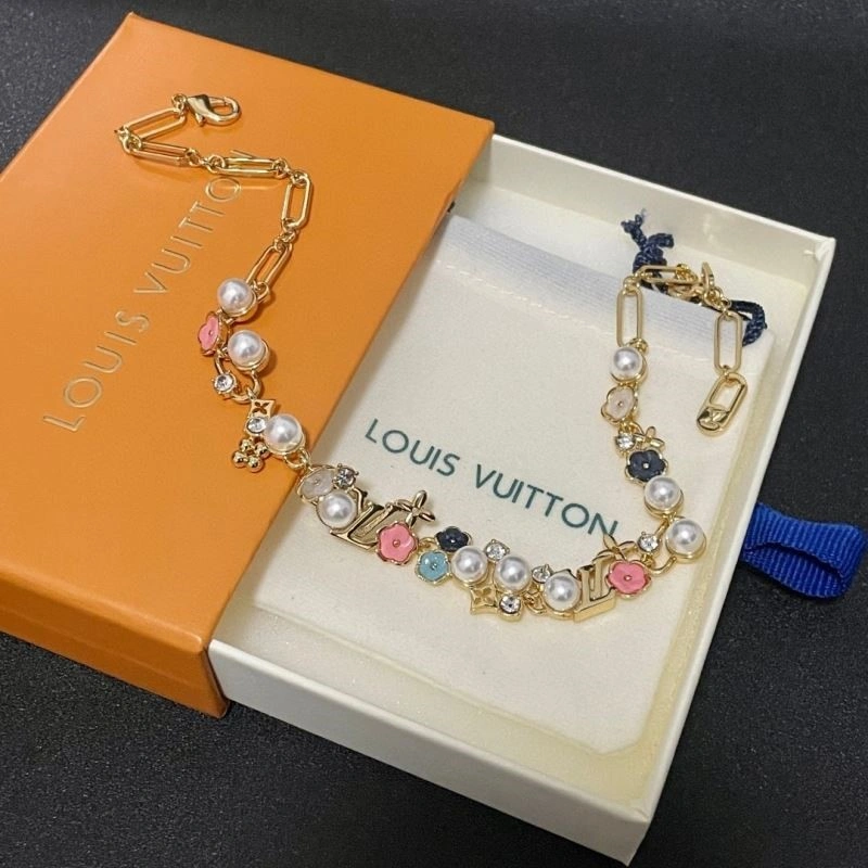 Louis Vuitton Necklaces Bright 249367