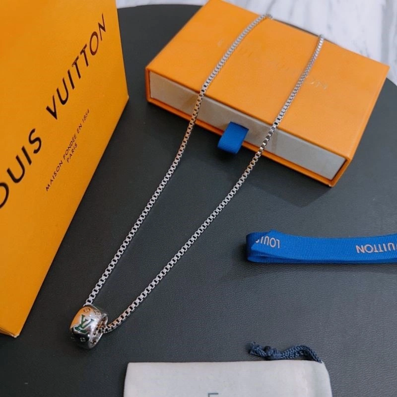 Louis Vuitton Necklaces Bright 249370