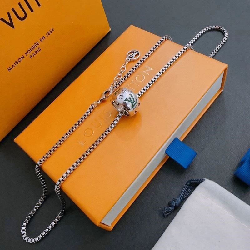 Louis Vuitton Necklaces Bright 249370
