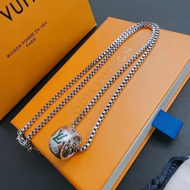 Louis Vuitton Necklaces Bright 249370