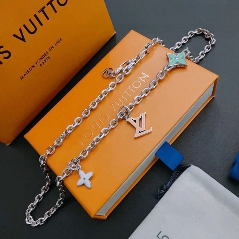 Louis Vuitton Necklaces Trendy 249376