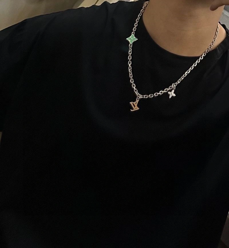 Louis Vuitton Necklaces Trendy 249376