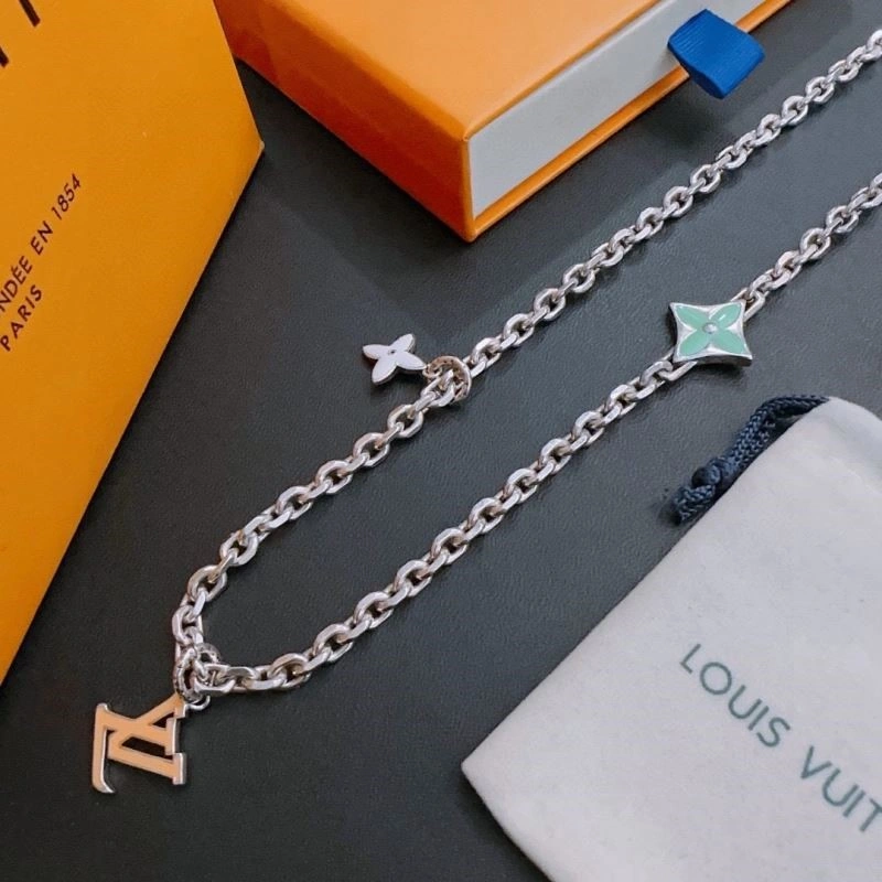 Louis Vuitton Necklaces Trendy 249376
