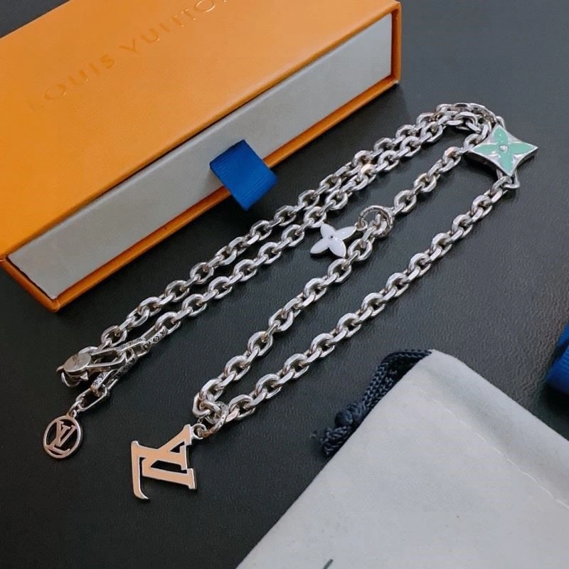 Louis Vuitton Necklaces Trendy 249376