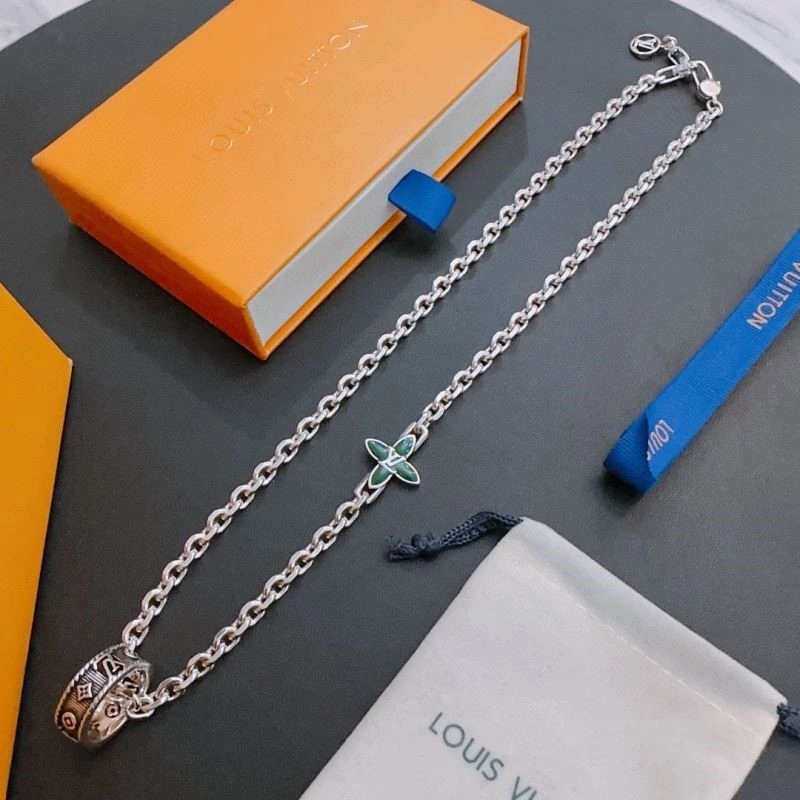 Louis Vuitton Necklaces Sophisticated 249358