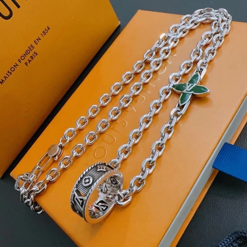 Louis Vuitton Necklaces Sophisticated 249358