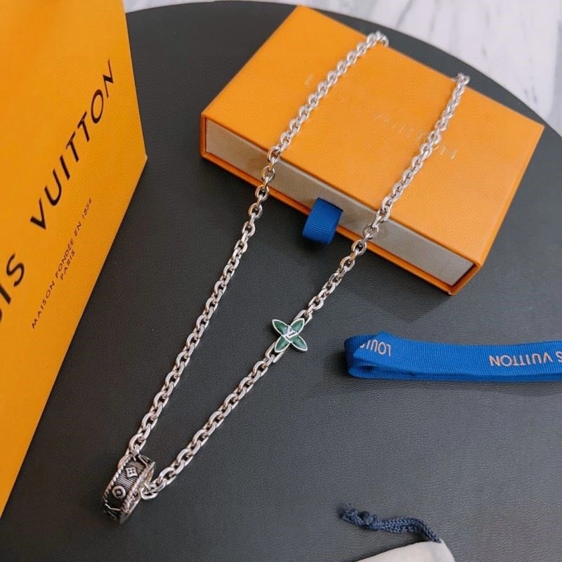 Louis Vuitton Necklaces Sophisticated 249358