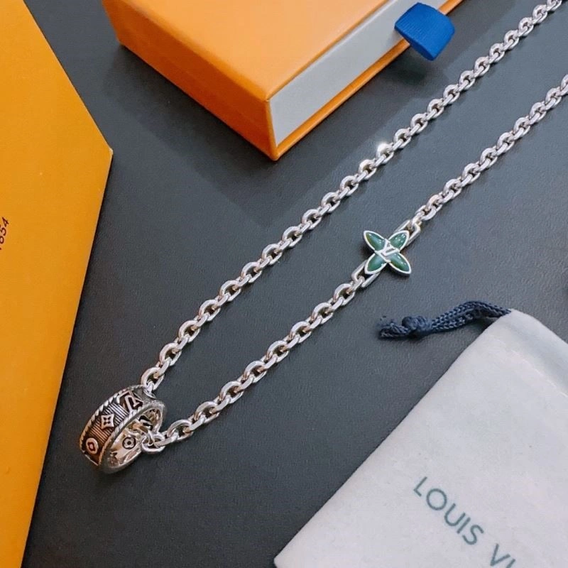 Louis Vuitton Necklaces Sophisticated 249358