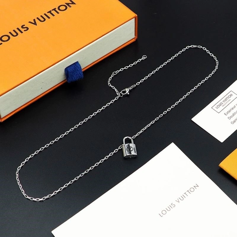 Louis Vuitton Necklaces WrinkleFree 249324