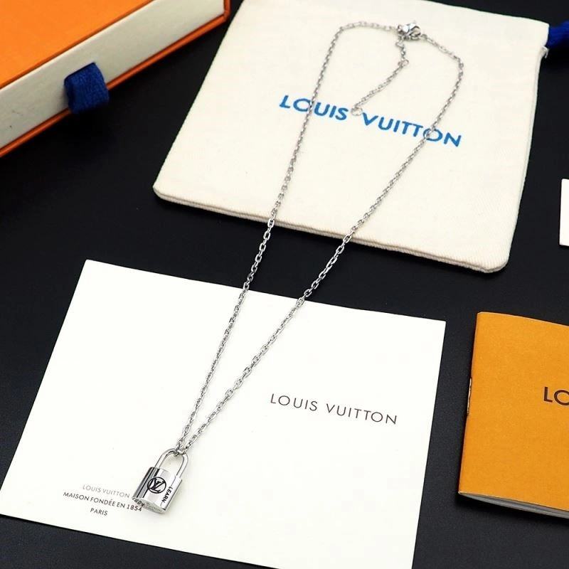 Louis Vuitton Necklaces WrinkleFree 249324