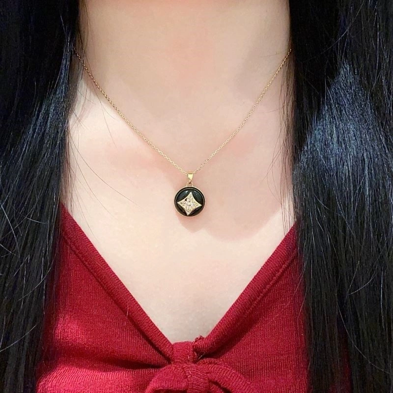 AllSeason Louis Vuitton Necklaces 249317