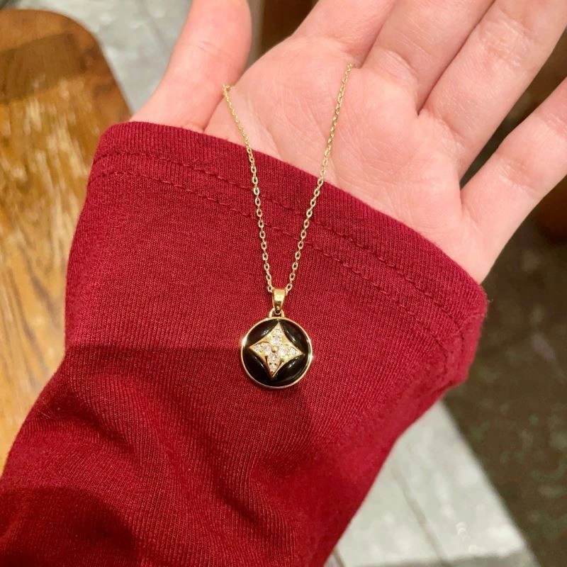 AllSeason Louis Vuitton Necklaces 249317