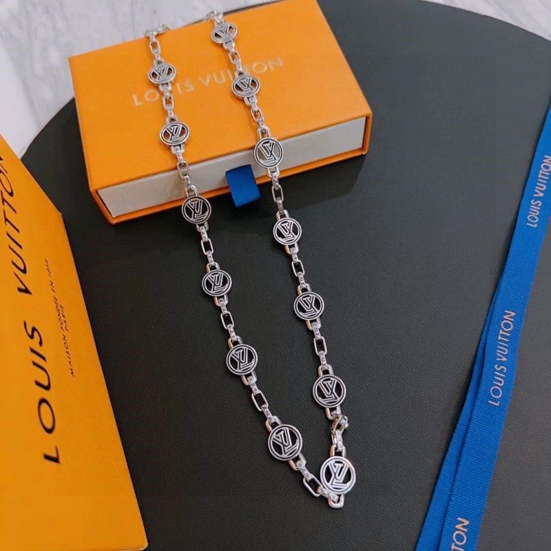 Louis Vuitton Necklaces Trendsetting 249311