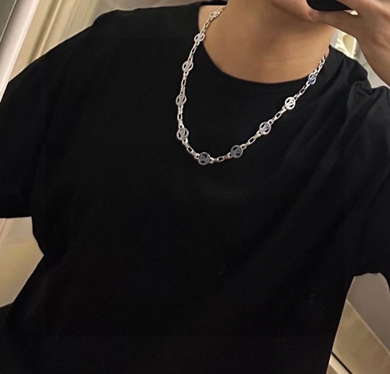 Sophisticated Louis Vuitton Necklaces 249321