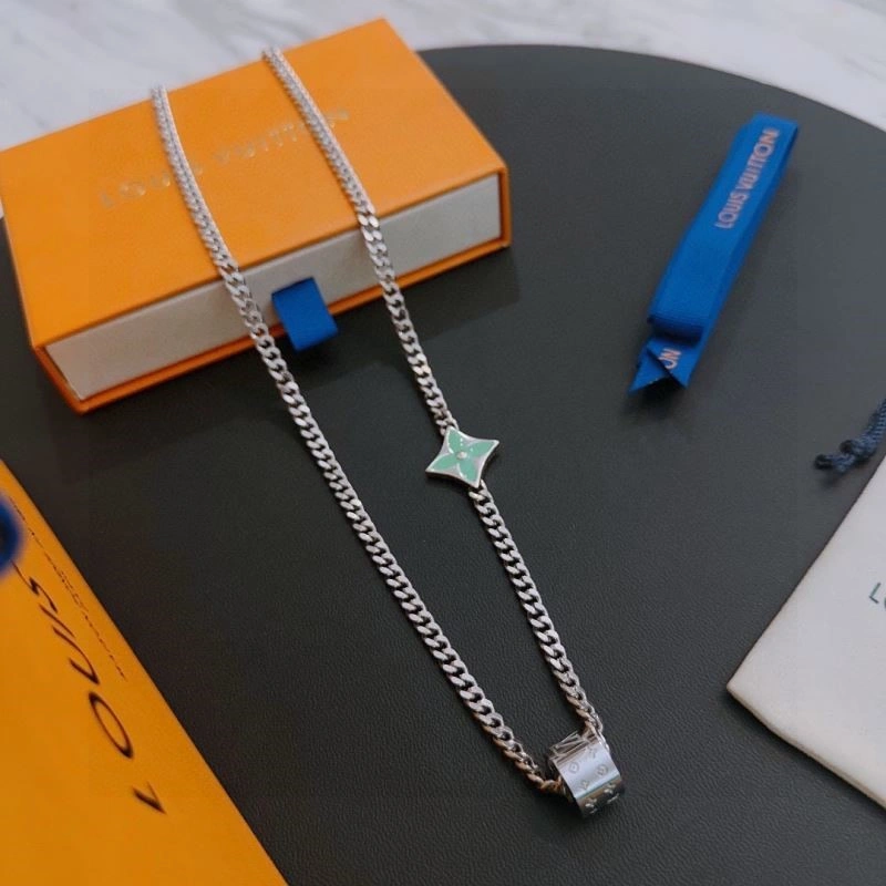 Louis Vuitton Necklaces Youthful 249340