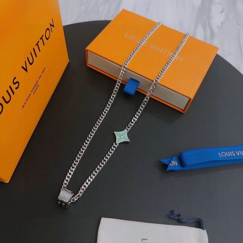 Louis Vuitton Necklaces Youthful 249340