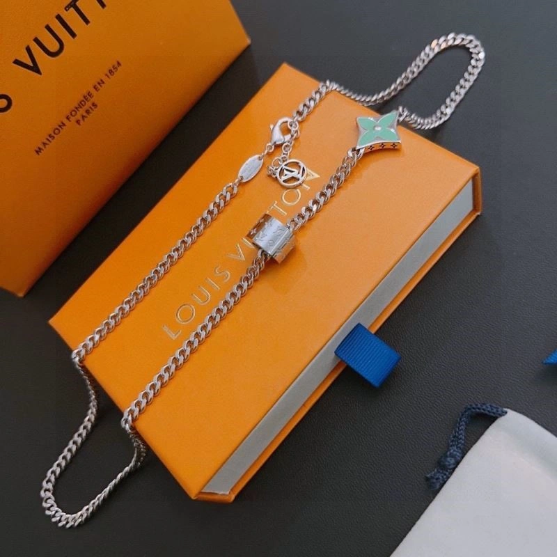 Louis Vuitton Necklaces Youthful 249340