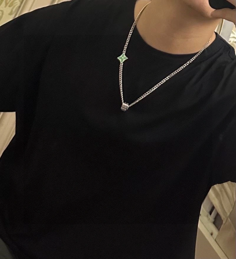 Louis Vuitton Necklaces Youthful 249340