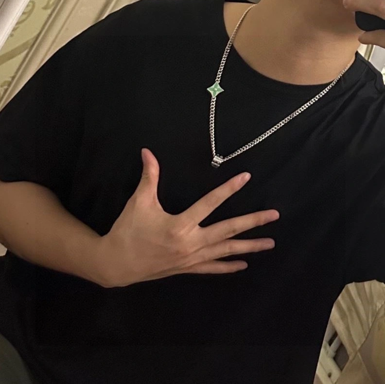 Louis Vuitton Necklaces Youthful 249340