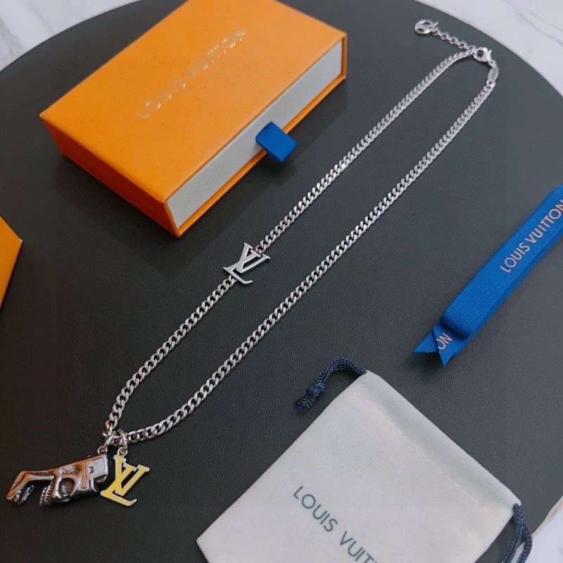 Effortless Louis Vuitton Necklaces 249322