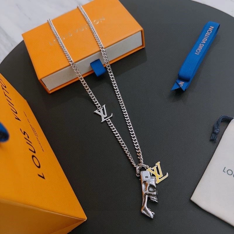 Effortless Louis Vuitton Necklaces 249322
