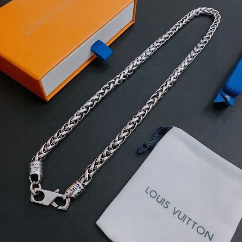 Louis Vuitton Necklaces Elegant 249325