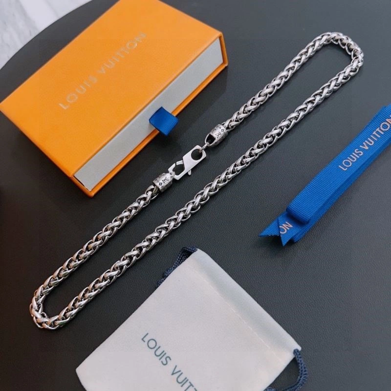 Louis Vuitton Necklaces Elegant 249325