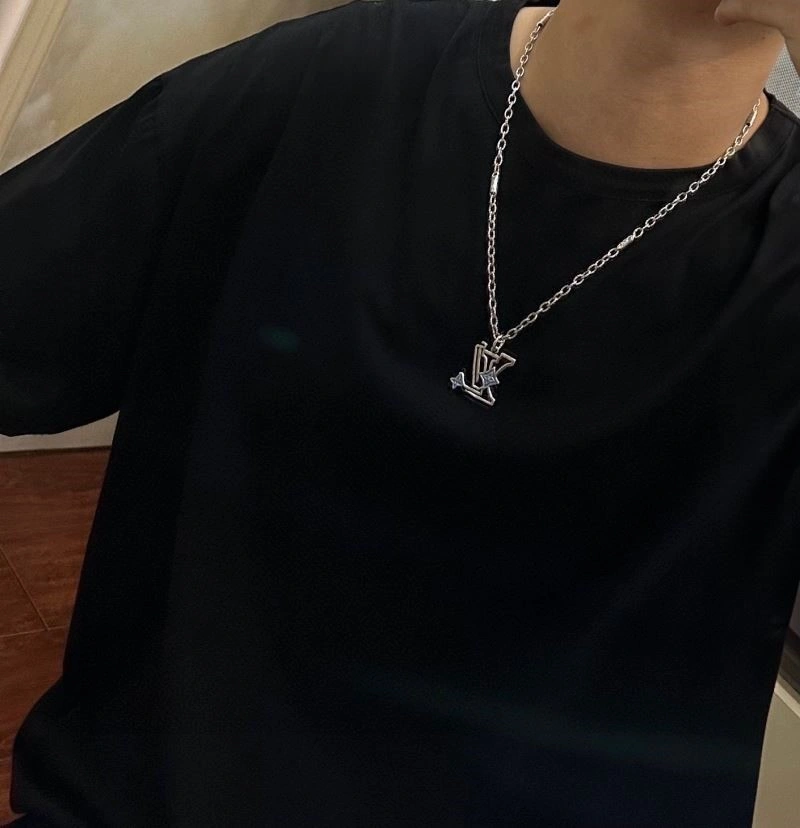 Louis Vuitton Necklaces Supportive 249338