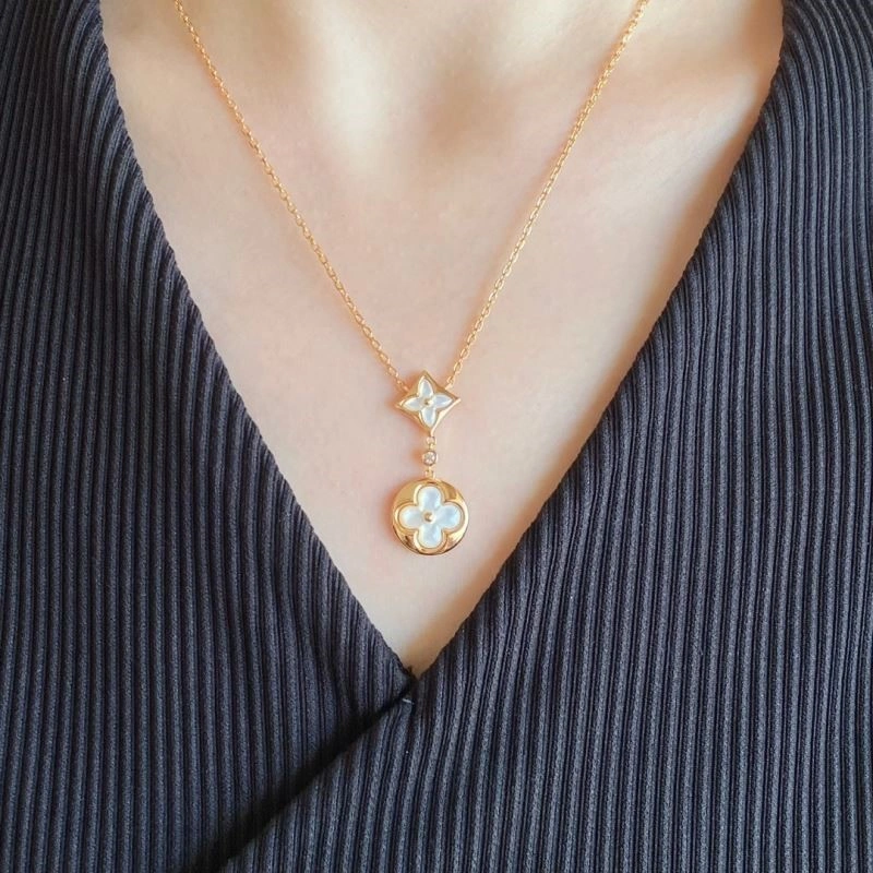 Timeless Louis Vuitton Necklaces 249332