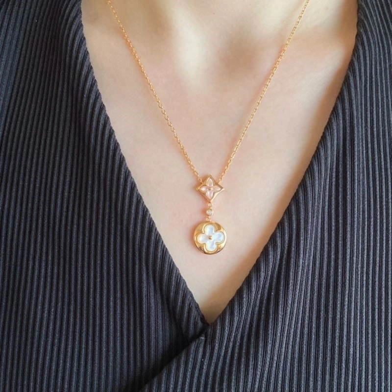 Timeless Louis Vuitton Necklaces 249332