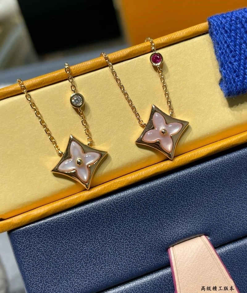 WeatherProof Louis Vuitton Necklaces 249320
