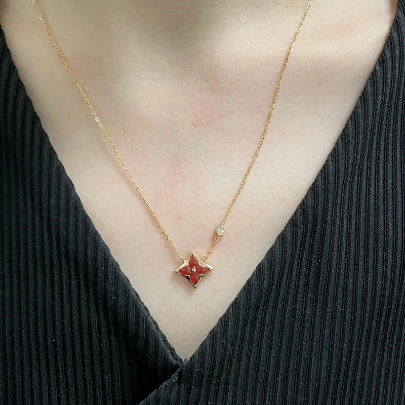 EyeCatching Louis Vuitton Necklaces 249309