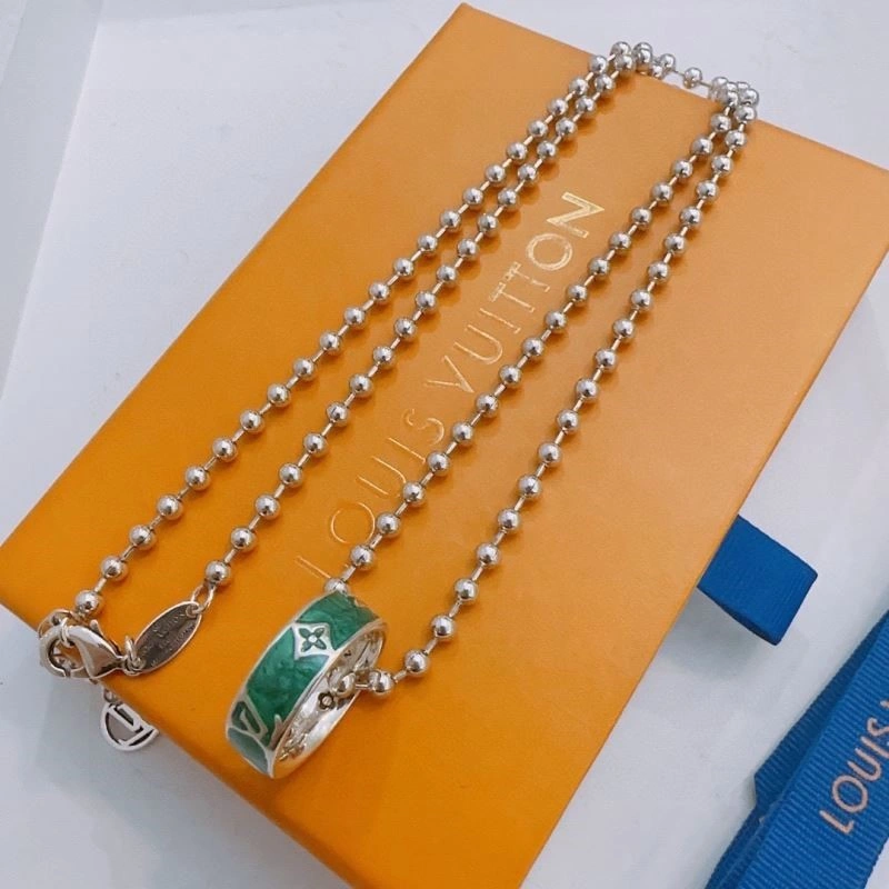 Effortless Louis Vuitton Necklaces 249296