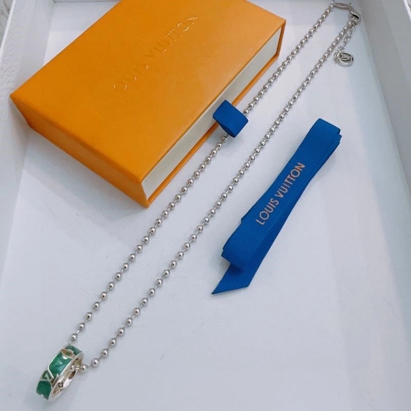 Effortless Louis Vuitton Necklaces 249296